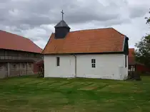 Immenrode, evangelische Kirche, einschiffige Natursteinsaalkirche, erbaut 1707 (26.09.2024)