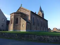 Br�unrode, evangelische St. Nikolaus Kirche, erbaut 1881 (28.09.2024)