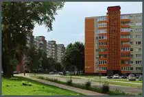 Plattenbauten im Stadtteil Smeltė (Schmelz) der Stadt Klaipėda. Charakteristisch bei diesem 9-geschossigen Typ sind die Treppenhausverblendungen. (26.08.2024)