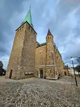 Die neugotische Kirche St. Mauritius in Hattingen-Niederwenigern wurde erstmals im Jahre 1147 urkundlich erw�hnt. (November 2024)