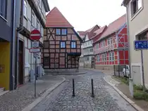 Quedlinburg, Fachwerkh�user in der Schmale Stra�e (28.09.2024)