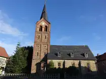 Stangerode, evangelische St. Salvatoris Kirche, barocker Bruchsteinbau aus dem 18. Jahrhundert (28.09.2024)