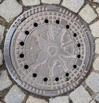 Kanaldeckel der s�chsischen Landeshauptstadt DRESDEN mit den verschiedenen Sehensw�rdigkeiten dieser Stadt, 12-2024