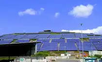 Freiburg, auf dem Eichbuck, einer ehemaligen M�lldeponie, produziert seit 2011 eine Freiland-Solaranlage Strom f�r ca.1000 Haushalte, die zweitgr��te Anlage dieser Art in Baden-W�rttemberg, Aug.2024 