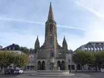 Saarlouis, Pfarrkirche St. Ludwig am Markt, erbaut bis 1970 vom Architekten Gottfried B�hm in Sichtbetonbauweise (13.10.2024)