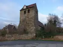 Volkmaritz, evangelische St. Bonifatius Kirche, erbaut im 12. Jahrhundert, Chor verl�ngert im 15. Jahrhundert, Saalkirche aus Bruchstein (01.11.2024)