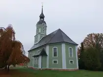 Elbisbach, evangelische Dorfkirche, barocke Saalkirche, erbaut im 18. Jahrhundert (02.11.2024)