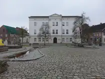 Ro�lau, Rathaus am Markt, erbaut von 1932 bis 1934 (08.12.2024)