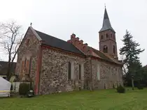 Steutz, evangelische St. Marien Kirche, erbaut im 12. Jahrhundert, romanischer Feldsteinbau (08.12.2024)