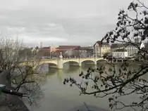 Die Mittlere Br�cke von Basel am 24.12.24. Sie wurde im Jahr 1226 er�ffnet und ist einer der �ltesten Rhein�berg�nge zwischen dem Bodensee und der Nordsee.