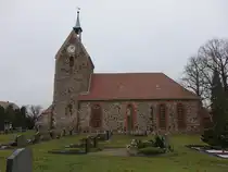 Authausen, evangelische Dorfkirche, Feldsteinkirche erbaut im 13. Jahrhundert, erweitert 1830 (09.12.2024)