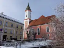 Illereichen, Pfarrkirche Maria Himmelfahrt, sp�tgotische Saalkirche, erbaut um 1450, erweitert von 1616 bis 1620 zur Kreuzkirche, Langhaus neu erbaut von 1755 bis 1756, Kirchturm erbaut von 1838 bis 1840 (04.01.2025)