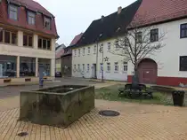 Bad Schmiedeberg, Brunnen in der Kirchstra�e (09.12.2024)