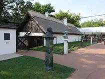 Kisk�r�s, slowakisches Heimatmuseum. Das Museum bietet einen Einblick in das Alltagsleben slowakischer Familien, die sich vor mehr als 300 Jahren in dieser Gegend niederlie�en (24.08.2019)
