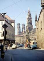 Uralt-Aufnahme von M�nchen, Blick auf Rathaus-Marienplatz-Frauenkirche - aus den fr�hen 60iger Jahren. 