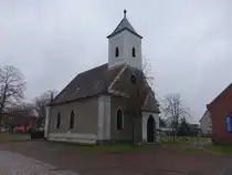 Priorau, evangelische Dorfkirche, neogotischer Putzbau, erbaut von 1817 bis 1818 (09.12.2024)