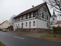 Schk�na, Fachwerkgeb�ude der Heideschule in der Hauptstra�e (09.12.2024)