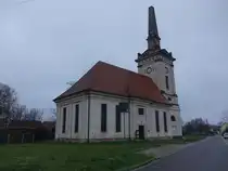 Waldersee, evangelische St. Bartholom�us Kirche, erbaut von 1722 bis 1725, Umbau 1816 im klassizistischen Stil (09.12.2024)