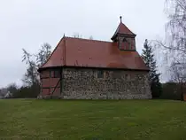 Jahmo, evangelische Kirche, romanische Feldsteinkirche aus dem 13. Jahrhundert (10.12.2024)