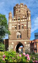 Das zweite der beiden noch erhaltenen Stadttore in Stendal ist das Uenglinger Tor. Mit den Blumen im Vordergrund wurde es von Westen aufgenommen.

🕓 31.8.2024 | 17:08 Uhr