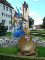 Altshausen/Oberschwaben
im Innenhof des Deutsch-Ordensschlosses steht dieses Kunstwerk der Herzogin von W�rttemberg, Geburt der Isis , Plastik aus Bronze und Betonguss von 1989-99