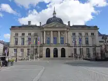 Chalons-en-Champagne, Rathaus am Place Marechal Foch, erbaut von 1772 bis 1776 durch den Architekten Nicolas Durand (05.10.2024)