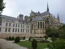 Reims, Chor der Kathedrale Notre-Dame und Chapelle Palatine am Cours Anatole France (06.10.2024)