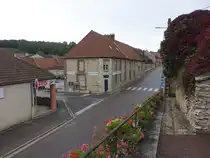 Etoges, H�user an der Grande Rue (06.10.2024)