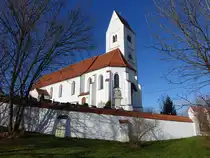 Attenhausen, Pfarrkirche St. Andreas, erbaut im 15. Jahrhundert, Umbau des Chores von 1720 bis 1730, Verl�ngerung des Langhaus von 1837 bis 1838 (11.01.2025)