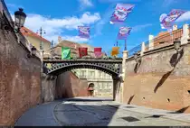 Ber�hmtes Motiv in Sibiu (RO): die „L�genbr�cke“ (Podul Minciunilor). Der Legende nach droht sie einzust�rzen, wenn ein L�gner sie betritt. Mit Blick auf das Alter der Br�cke von �ber 150 Jahren kaum vorstellbar, dass es so viele ehrliche Menschen gibt.

🕓 13.9.2024 | 11:39 Uhr