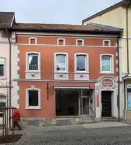 H�nfeld - Wohnhaus am Fuldaer Berg. Die Inschrift zeugt heute noch von der Schuhmacherei von J. Biedenbach, 02-2025