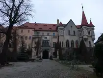 Schloss P�chau, Herrenhaus im Stil des neugotischen Historismus, erbaut ab 1833, Westfl�gel erbaut von 1874 bis 1875 (14.12.2024)