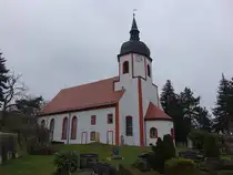 Falkenhain, evangelische Kirche, romanische Chorturmkirche aus dem 13. Jahrhundert (15.12.2024)