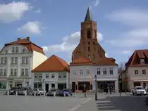 Beeskow, H�user und St. Marien Kirche am Marktplatz (01.04.2012)