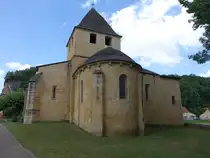 Carsac-Aillac, romanische Pfarrkirche St. Caprais, erbaut im 12. Jahrhundert, Apsis mit Kapitellen im archaisch-orientalischen Stil (22.07.2018)