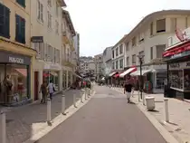 Biarritz, H�user und Gesch�fte in der Rue Mazagran (26.07.2018)