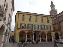Crema, Palazzo Vescovile an der Piazza Duomo, Sitz der Di�zese, erbaut 1548  (29.09.2018)