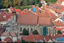 Draufsicht auf die Schwarze Kirche (Biserica Neagră) – ein Wahrzeichen von Brașov (RO).
Ersp�ht vom T�mpa, dem 960 Meter hohen Hausberg der Stadt in Siebenb�rgen.

🕓 16.9.2024 | 12:35 Uhr