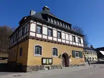 Geising, Rathaus in der Hauptstra�e, erbaut 1908 (28.03.2025)