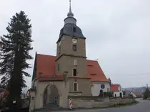 Cotta, evangelische Dorfkirche, erbaut im 15. Jahrhundert, Kirchturm erbaut 1620 (29.03.2025)