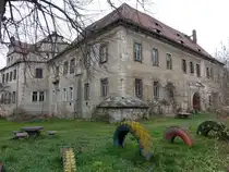 Ottendorf, Wasserschloss, Dreifl�gelanlage erbaut um 1500 (29.03.2025)