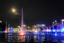 Farbenfrohes Wasserspiel unter Mondschein: auf dem Vereinigungsplatz (Piața Unirii) in București (RO).

🕓 18.9.2024 | 21:40 Uhr