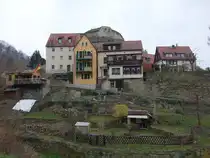Stadt Wehlen, Ausblick auf den Schlo�berg mit Bastion (29.03.2025)