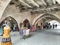 Monpazier, place des Corni�res, Arkadengang, 12.04.2025