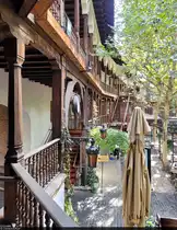 Innenhof von  Hanul lui Manuc , ein unter Denkmalschutz stehender Gasthof in der Altstadt von București (RO). Abends wird es hier richtig voll.

🕓 17.9.2024 | 9:49 Uhr