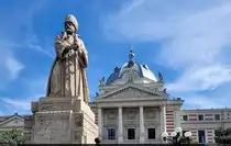 Am Zaun des Krankenhauses (Spitalul) Colțea in București (RO) steht eine Statue des Gr�nders, Mihai Cantacuzino.

🕓 17.9.2024 | 12:17 Uhr