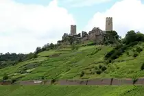 Blick auf die Burg Thurant oberhalb des Ortes Alken / Mosel im Juni 2024.