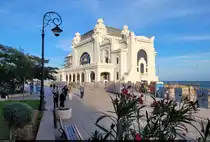 Bekanntester Jugendstil-Bau Rum�niens und Wahrzeichen von Constanța: das 1910 erbaute, am Meer gelegene Casino (Cazinoul din Constanța). 2020 startete dessen Sanierung, die nun fast abgeschlossen ist.

🕓 20.9.2024 | 18:05 Uhr