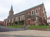 Burbure, Pfarrkirche Saint-Gervais-et-Protais, erbaut im 15. Jahrhundert, umgebaut 1870 (25.04.2025)