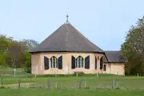 Kapelle in Vitt auf R�gen mit seinem derzeitigen beigen Anstrich. - 09.05.2025
